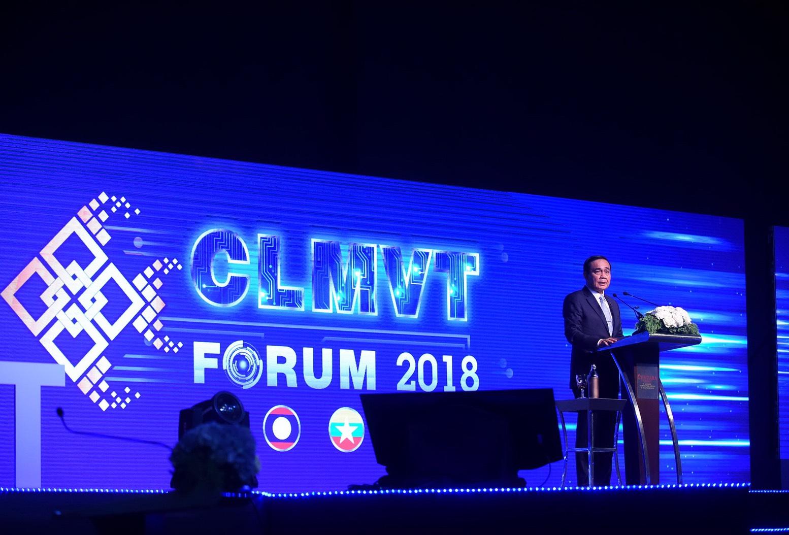 <p><strong>กระทรวงพาณิชย์เปิดงาน CLMVT Forum 2018 ทะยานสู่อนาคตด้วยการใช้เทคโนโลยี</strong></p>

<p>&nbsp; &nbsp; &nbsp; &nbsp; &nbsp; &nbsp; &nbsp; &nbsp; &nbsp; &nbsp; กรุงเทพฯ &ndash; นายกรัฐมนตรี พลเอกประยุทธ์ จันทร์โอชา เป็นประธานในพิธีเปิดงาน CLMVT Forum 2018 ซึ่งจัดโดยกระทรวงพาณิชย์ร่วมกับหน่วยงานพันธมิตร ภายใต้แนวคิด &ldquo;ทะยานสู่อนาคตด้วยการใช้เทคโนโลยี&rdquo; (CLMVT Taking-Off Through Technology) ระหว่างวันที่ 16-17 สิงหาคม 2561 ณ โรงแรมเซ็นทาราแกรนด์และบางกอกคอนเวนชันเซ็นเตอร์ เซ็นทรัลเวิลด์ กรุงเทพฯ เพื่อกระชับความสัมพันธ์ด้านเศรษฐกิจการค้าการลงทุนในกลุ่มประเทศ CLMVT อันได้แก่ กัมพูชา ลาว เมียนมา เวียดนาม และไทย ให้แน่นแฟ้นยิ่งขึ้น และเป็นเวทีสร้างความร่วมมือในภูมิภาคให้เติบโตต่อเนื่องและแข่งขันได้ท่ามกลางความท้าทายและบริบทเศรษฐกิจการค้าโลกยุคใหม่ โดยมุ่งเน้นการใช้ประโยชน์จากความก้าวหน้าทางเทคโนโลยีดิจิทัล มาช่วยในการพัฒนาเศรษฐกิจทุกระดับอย่างทั่วถึงและยั่งยืน ทั้งนี้ การจัดงาน CLMVT Forum 2018 มีผู้เข้าร่วมงานรวมประมาณ 1,000 คน จากภาครัฐ ภาคเอกชน และภาควิชาการ รวมทั้งสื่อจากประเทศ CLMVT&nbsp;</p>

<p><img src="http://uploads.tpso.go.th/image-20230725135842-1.jpeg" style="height:814px; width:1200px" /></p>

<p>&nbsp; &nbsp; &nbsp; &nbsp; &nbsp; &nbsp; &nbsp; &nbsp; &nbsp; &nbsp;&nbsp;กลุ่มประเทศ CLMVT เป็น &ldquo;ขุมทองแห่งโอกาส&rdquo; เพราะเป็นภูมิภาคที่มีศักยภาพสูงและมีเศรษฐกิจเติบโตอย่างรวดเร็วและต่อเนื่อง ด้วยจำนวนประชากรรวมกัน 240 ล้านคน อัตราการขยายตัวของ GDP สูงถึง 6.2% ในปี 2560 (ในขณะที่โลกเติบโต 3.6%) กลุ่มประเทศ CLMVT จึงดึงดูดความสนใจจากผู้ประกอบการจากทั่วโลก ให้เข้าไปลงทุน ค้าขาย และขยายธุรกิจเป็นจำนวนมาก ทำให้เศรษฐกิจในภูมิภาคขยายตัวอย่างไม่หยุดยั้ง การค้าไทยกับ CLMV มีมูลค่ามากกว่า 35,000 ล้านเหรียญสหรัฐ สัดส่วนร้อยละ 10.6 ของมูลค่าการส่งออกทั้งหมด (สูงถึงร้อยละ 42 ของมูลค่าการส่งออกรวมของไทยไปอาเซียน) นับว่าเป็นสัดส่วนที่สูงมาก เมื่อพิจารณาจากขนาดเศรษฐกิจและประชากรของประเทศ CLMV เทียบกับอาเซียนในภาพรวม</p>

<p>&nbsp; &nbsp; &nbsp; &nbsp; &nbsp; &nbsp; &nbsp; &nbsp; &nbsp; &nbsp; รัฐบาลไทยในฐานะเจ้าภาพตั้งใจให้การจัดงาน CLMVT Forum 2018 นำไปสู่การขยายความร่วมมือและการค้าการลงทุนระหว่างกัน โดยเฉพาะในด้านที่เกี่ยวกับการประยุกต์ใช้เทคโนโลยี และการพัฒนาธุรกิจออนไลน์ ทั้งนี้ พลเอกประยุทธ์ จันทร์โอชา นายกรัฐมนตรี ได้ให้เกียรติเป็นประธานในพิธีเปิดงานและกล่าวปาฐกถาพิเศษในหัวข้อ &ldquo;การทะยานสู่อนาคตของภูมิภาค CLMVT ด้วยเทคโนโลยี&rdquo; สำหรับการจัดงานในวันแรก (วันที่ 16 สิงหาคม 2561) มีประเด็นหลัก คือ &ldquo;เทคโนโลยีกับการเปลี่ยนโลกการค้าและการลงทุน&rdquo; (Technology to Change Trade and Investment) มีการเสวนาเรื่อง &ldquo;การเชื่อมต่อในยุคเทคโนโลยี&rdquo; (Connectivity in the Technological Era) การปาฐกถาเรื่อง &ldquo;การสร้างความก้าวหน้าร่วมกันใน CLMVT&rdquo; (Creating Shared Prosperity in CLMVT) โดย ดร.กอบศักดิ์ ภูตระกูล รัฐมนตรีประจำสำนักนายกรัฐมนตรี และการเสวนาคู่ขนาน 2 ห้อง ในหัวข้อ &ldquo;ระบบนิเวศการค้าดิจิทัล: สิ่งที่ต้องทำคืออะไร&rdquo; (Digital Trade Ecosystem: What Needs to Be Done?) และ &ldquo;จากการค้าออฟไลน์สู่ออนไลน์: โอกาสของ CLMVT ในการค้าการลงทุนผ่านดิจิทัลแพลตฟอร์ม&rdquo; (From Offiline to Online: CLMVT Opportunities in Trade and Investment through Digital Platform) นอกจากนี้ ยังมีการเสวนาระหว่างรัฐมนตรี CLMVT กับนักธุรกิจชั้นนำ เรื่อง &ldquo;ก้าวต่อไปของเศรษฐกิจดิจิทัลในภูมิภาค CLMVT&rdquo; (What&rsquo;s Next for CLMVT Digital Economy?) เพื่อแลกเปลี่ยนข้อคิดเห็นและสร้างเครือข่ายพันธมิตรความร่วมมือระหว่างกันต่อไป</p>

<p><img src="http://uploads.tpso.go.th/image-20230725135946-2.jpeg" style="height:629px; width:1200px" /></p>

<p>&nbsp; &nbsp; &nbsp; &nbsp; &nbsp; &nbsp; &nbsp; &nbsp; &nbsp; &nbsp;&nbsp;สำหรับการจัดงานในวันที่สอง (วันที่ 17 สิงหาคม 2561) ให้ความสำคัญกับการสนับสนุนการเติบโตอย่างทั่วถึง (Inclusive Economy) มีกุญแจสำคัญสองประการ คือ การเพิ่มความสามารถในการใช้เทคโนโลยีของ SMEs และสตาร์ทอัพ รวมไปถึงการนำเทคโนโลยีดิจิทัลมาใช้ในการสนับสนุนเศรษฐกิจสร้างสรรค์ โดยประเด็นหลักของการหารือในวันที่สอง คือ &ldquo;เทคโนโลยีกับคนรุ่นใหม่ และการดำเนินชีวิต&rdquo; (Technology to Change Life and Young Generation) โดยมีการปาฐกถาของผู้บริหารระดับสูงจากบริษัทชั้นนำใน 3 หัวข้อ ได้แก่ &ldquo;ดิจิทัลแบงก์กิ้งกับการเชื่อมโยงภูมิภาค CLMVT&rdquo; (Digital Banking in CLMVT Connectivity) &ldquo;ความท้าทายของการปรับเปลี่ยนสู่ดิจิทัล&rdquo; (The Digital Transformation Dilemma) และ &ldquo;การสร้างและแบ่งปันคุณค่าของการเติบโตด้วยเทคโนโลยี&rdquo; (Creating and Sharing the Value of Growth through Technology) นอกจากนี้ มีการเสวนาคู่ขนาน 2 ห้อง ในหัวข้อ &ldquo;SMEs และสตาร์ทอัพ: ช่วงเวลาแห่งการเก็บเกี่ยวผลประโยชน์จากการเปลี่ยนแปลงทางเทคโนโลยี&rdquo; (SMEs and Startups: Time to Reap the Benefits of Technological Transformations) และ &ldquo;เศรษฐกิจสร้างสรรค์: การใช้ความคิดสร้างสรรค์ในยุคดิจิทัลเพื่อเศรษฐกิจที่เติบโตอย่างทั่วถึง&rdquo; (Creative Economy: Creativity in the Digital Age for Economic Inclusion) รวมทั้งจะมีการเปิดตัวผู้ประกอบการรุ่นใหม่กลุ่ม YEC (Young Entrepreneur Chamber of Commerce) ของหอการค้าไทย&nbsp; &nbsp; &nbsp; &nbsp; &nbsp; และแอปพลิเคชัน Town Portal ที่จะช่วยเชื่อมโยงการค้าและเศรษฐกิจท้องถิ่นใน CLMVT การแบ่งปันประสบการณ์จากธุรกิจที่ประสบความสำเร็จเพื่อสร้างแรงบันดาลใจให้คนรุ่นใหม่ และพิธีปิด โดย นายสนธิรัตน์ สนธิจิรวงศ์ รัฐมนตรีว่าการกระทรวงพาณิชย์</p>

<p>&nbsp; &nbsp; &nbsp; &nbsp; &nbsp; &nbsp; &nbsp; &nbsp; &nbsp; &nbsp;&nbsp;การจัดงาน CLMVT Forum 2018 ได้รับความร่วมมือจากหน่วยงานพันธมิตรรวม 8 หน่วยงาน ได้แก่ กระทรวงดิจิทัลเพื่อเศรษฐกิจและสังคม กระทรวงอุตสาหกรรม กระทรวงวิทยาศาสตร์และเทคโนโลยี กระทรวงการท่องเที่ยวและกีฬา กระทรวงวัฒนธรรม สำนักงานคณะกรรมการส่งเสริมการลงทุน กรุงเทพมหานคร และสถาบันความร่วมมือเพื่อพัฒนาเศรษฐกิจลุ่มน้ำโขง และการสนับสนุนจากภาคเอกชน รวมทั้งสมาคมต่างๆ โดยมีผู้เข้าร่วมงานประกอบด้วยรัฐมนตรีด้านการค้า อุตสาหกรรม&nbsp; วิทยาศาสตร์และเทคโนโลยีจากกลุ่มประเทศ CLMVT ผู้บริหารระดับสูง นักธุรกิจชั้นนำ ผู้ประกอบการเอสเอ็มอี นักวิชาการ และผู้ประกอบการรุ่นใหม่ที่เกี่ยวข้องกับการใช้เทคโนโลยีในการค้า เศรษฐกิจใหม่ และเศรษฐกิจสร้างสรรค์ จากทั้ง 5 ประเทศ CLMVT รวมถึงบริษัทชั้นนำของโลก จากสหรัฐอเมริกา จีน ญี่ปุ่น อินเดีย มาเลเซีย สิงคโปร์&nbsp;</p>

<p>&nbsp; &nbsp; &nbsp; &nbsp; &nbsp; &nbsp; &nbsp; &nbsp; &nbsp; &nbsp;&nbsp;วิทยากรชั้นนำชาวไทยและต่างชาติรวมกันกว่า 50 คน อาทิ Mr. Noriaki Goto ประธานคณะกรรมการเจ้าหน้าที่บริหารธนาคารกรุงศรีอยุธยา/ Mr. Sanjay Kapoor กรรมการบริษัท ซาอุดิ เทเลคอม (อดีต CEO บริษัท Airtel อินเดียและเอเชียใต้)/ คุณฐาปน สิริวัฒนภักดี กรรมการผู้อำนวยการใหญ่ บริษัท ไทยเบฟเวอเรจ จำกัด (มหาชน)/ คุณกลินท์ สารสิน ประธานหอการค้าไทยและสภาหอการค้าแห่งประเทศไทย/ Mr. James Z.Dong หัวหน้าฝ่ายยุทธศาสตร์ด้านโลกาภิวัตน์และการพัฒนาองค์กร (อาลีบาบา กรุ๊ป) ในนามของ ลาซาด้า ประเทศไทย/ ดร.สุทธาภา อมรวิวัฒน์ ประธานเจ้าหน้าที่บริหาร บริษัทเอสซีบี อบาคัส/ คุณ รณพงศ์ คำนวณทิพย์ ประธานเจ้าหน้าที่บริหาร บริษัท บีอีซี เวิลด์ จำกัด/ คุณ ธัญญพงศ์ ธรรมาวรานุคุปต์ กรรมการผู้จัดการใหญ่ (ร่วม) บริษัท แอสเซนด์ มันนี่ จำกัด/ คุณ กิตติรัตน์ ปิติพานิช รองผู้อำนวยการศูนย์สร้างสรรค์งานออกแบบ/ Ms. Mara&nbsp; &nbsp; &nbsp; &nbsp; &nbsp;K. Warwick ผู้อำนวยการธนาคารโลก ประจำประเทศบรูไน มาเลเซีย ฟิลิปปินส์ และไทย/ Mr. Vishal Agarwal หุ้นส่วน บริษัท แมคคินซี แอนด์ คอมพานี/ Mr. Soon Ghee Chua, หุ้นส่วน และประธานภูมิภาคเอเชียตะวันออกเฉียงใต้ บริษัท เอ.ที. เคียร์เน่/ ดร. สมประวิณ มันประเสริฐ ผู้ช่วยกรรมการผู้จัดการใหญ่ ธนาคารกรุงศรีอยุธยาจำกัด (มหาชน)/ ดร. วัชรัศมิ์ ลีละวัฒน์ ผู้อำนวยการสถาบันความร่วมมือเพื่อพัฒนาเศรษฐกิจลุ่มน้ำโขง/ Ms. Nguyen Van Anh Country Head ของ Grab for Business เวียดนาม/ คุณทิวา ยอร์ค ประธานเจ้าหน้าที่บริหาร และ เฮด โค้ช แห่ง ขายดีดอทคอม/ Mr. David Jou ประธานเจ้าหน้าที่บริหาร โพเมโล แฟชั่น ประเทศไทย/ คุณอลิสา นภาทิวาอำนวย ผู้ร่วมก่อตั้ง Social Giver (ธุรกิจเพื่อสังคม)/ ดร.สันติธาร เสถียรไทย Chief Economist บริษัท Sea Limited (กลุ่มบริษัทด้านเทคโนโลยีดิจิทัล)/ คุณไผท ผดุงถิ่น CEO บริษัท Builk&nbsp; &nbsp; &nbsp; &nbsp; (บริษัทพัฒนาแพลตฟอร์มเพื่อธุรกิจก่อสร้าง)/ คุณ วิธวินทร์ วิทยานนท์ ผู้ร่วมก่อตั้ง สมใจ (ออนไลน์) จำกัด/&nbsp; &nbsp; &nbsp; คุณ สุทธิเกียรติ จันทรชัยโรจน์ ประธานเจ้าหน้าที่บริหาร บริษัท ชิปป๊อป จำกัด/ คุณ พอล ศรีวรกุล ประธานเจ้าหน้าที่บริหาร เอคอมเมิร์ซ ประเทศไทย/ คุณปารดา ทรัพย์ประเสริฐ ผู้อำนวยการ 500 Startups ประเทศไทย/ คุณปริม จิตจรุงพร ประธานคณะกรรมการส่งเสริมและพัฒนาผู้ประกอบการรุ่นใหม่หอการค้าไทย (YEC) และ&nbsp; Mr. Song Hock Koon ผู้อำนวยการองค์การเศรษฐกิจดิจิทัลแห่งมาเลเซีย (MDEC)</p>

<p>&nbsp; &nbsp; &nbsp; &nbsp; &nbsp; &nbsp; &nbsp; &nbsp; &nbsp; &nbsp;&nbsp;นอกจากนี้ ภายในงานยังมีการจัดแสดงนิทรรศการจากภาคเอกชนและหน่วยงานพันธมิตรทั้งในและต่างประเทศ รวมกว่า 40 บู๊ท แบ่งเป็น 6 โซน คือ&nbsp;<br />
1) โซน Offline to Online การค้าออนไลน์และธุรกิจสมัยใหม่ อาทิ Tarad.com (E-Commerce), MyCloudFulfillment (E-Logistics ให้บริการเก็บ แพ็ค ส่ง สินค้าแทนร้านค้าออนไลน์) Bentoweb.com (บริการออกแบบและสร้างร้านค้าออนไลน์) Builk (Digital Platform ธุรกิจก่อสร้าง)&nbsp;<br />
2) โซน MOC New Economy แสดงเรื่องราวการให้บริการของกระทรวงพาณิชย์ยุคใหม่ ครอบคลุมตลอด Value Chain อาทิ API, IP-IDE, NEA, DBD Verified, Thaitrade.com&nbsp;<br />
3) โซน Creativity (Design) Pavilion การยกระดับและพัฒนาสินค้าสร้างสรรค์ผสมผสานการออกแบบสมัยใหม่ กับอัตลักษณ์ท้องถิ่นและภูมิปัญญาชาวบ้าน (โครงการ ISSAN)&nbsp;<br />
4) โซน Technology &amp; Innovation การยกระดับและพัฒนาสินค้าและบริการนวัตกรรม อาทิ สมาคมเทคโนโลยีและนวัตกรรมการเกษตร สมาคม Thai Blockchain, สภาหอการค้าแห่งประเทศไทย สภาอุตสาหกรรมแห่งประเทศไทย&nbsp;<br />
5) โซน Creativity (Digital Contents) การพัฒนาธุรกิจบริการสร้างสรรค์ อาทิ สมาคมแอนิเมชั่นและคอมพิวเตอร์กราฟิกส์ สมาคมเกมส์&nbsp;<br />
6) โซนธุรกิจ CLMV อาทิ กัมพูชา :&nbsp; Digital Platform จองรถบัส (แอปพลิเคชั่น BookMeBus) ลาว : QR Code Payment (บริษัท Kiwipay) เมียนมา : Digital Marketing &amp; E-Commerce (บริษัท Bagan Trade)</p>

<p>ดาวน์โหลดไฟล์&nbsp;<a href="http://www.tpso.moc.go.th/sites/default/files/khaawprachaasamphanth_clmvt_forum_2018_16_-17_s_kh_61_th.pdf">คลิกที่นี่</a></p>

<p><img src="http://uploads.tpso.go.th/image-20230725140131-3.jpeg" style="height:798px; width:1200px" /></p>

<p><img src="http://uploads.tpso.go.th/image-20230725140143-4.jpeg" style="height:802px; width:1200px" /></p>

<p><img src="http://uploads.tpso.go.th/image-20230725140206-5.jpeg" style="height:802px; width:1200px" /></p>

<p><img src="http://uploads.tpso.go.th/image-20230725140222-6.jpeg" style="height:798px; width:1200px" /></p>

<p><img src="http://uploads.tpso.go.th/image-20230725140246-7.jpeg" style="height:900px; width:1200px" /></p>

<p><img src="http://uploads.tpso.go.th/image-20230725140316-8.jpeg" style="height:900px; width:1200px" /></p>

<p><img src="http://uploads.tpso.go.th/image-20230725140324-9.jpeg" style="height:900px; width:1200px" /></p>

<p><a href="http://uploads.tpso.go.th/khaawprachaasamphanth_clmvt_forum_2018_16_-17_s_kh_61_th.pdf" target="_blank">khaawprachaasamphanth_clmvt_forum_2018_16_-17_s_kh_61_th.pdf</a></p>
